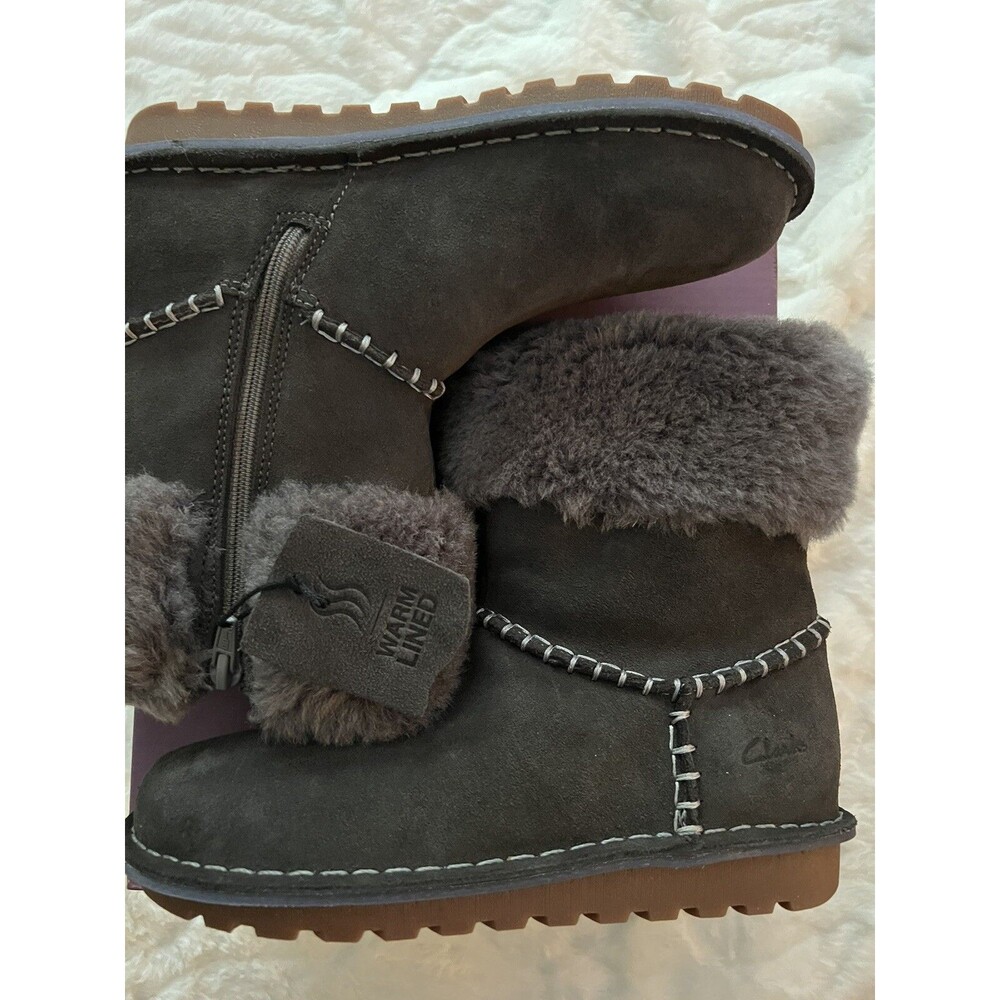Clarks GREETA ACE JNR, Girls Sz 2 M, Dark Grey Suede, Fur Lined Boots,NEW